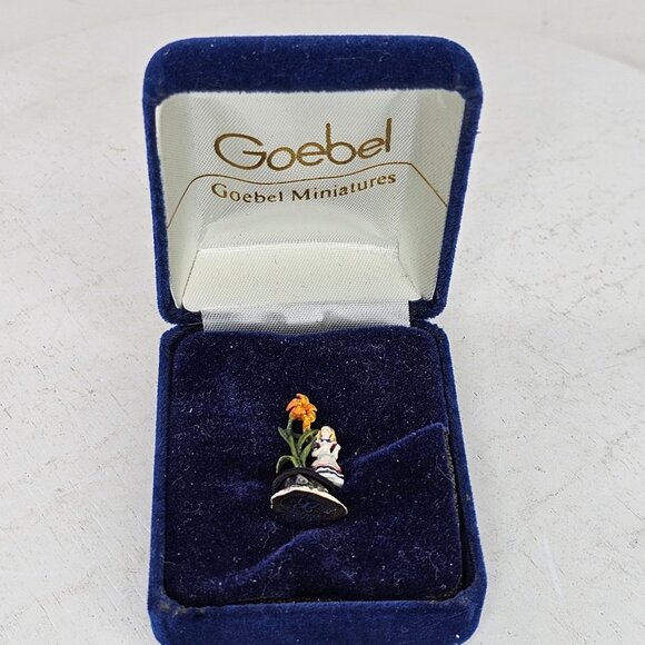 Vintage Olszewski Goebel Miniature Figurine Alice In The Garden 670-P - Picture 2 of 8